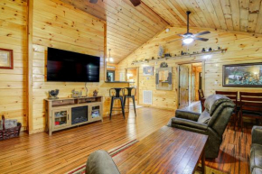 2 Mi to Downtown with Hot Tub Cabin in Gatlinburg! Gatlinburg
